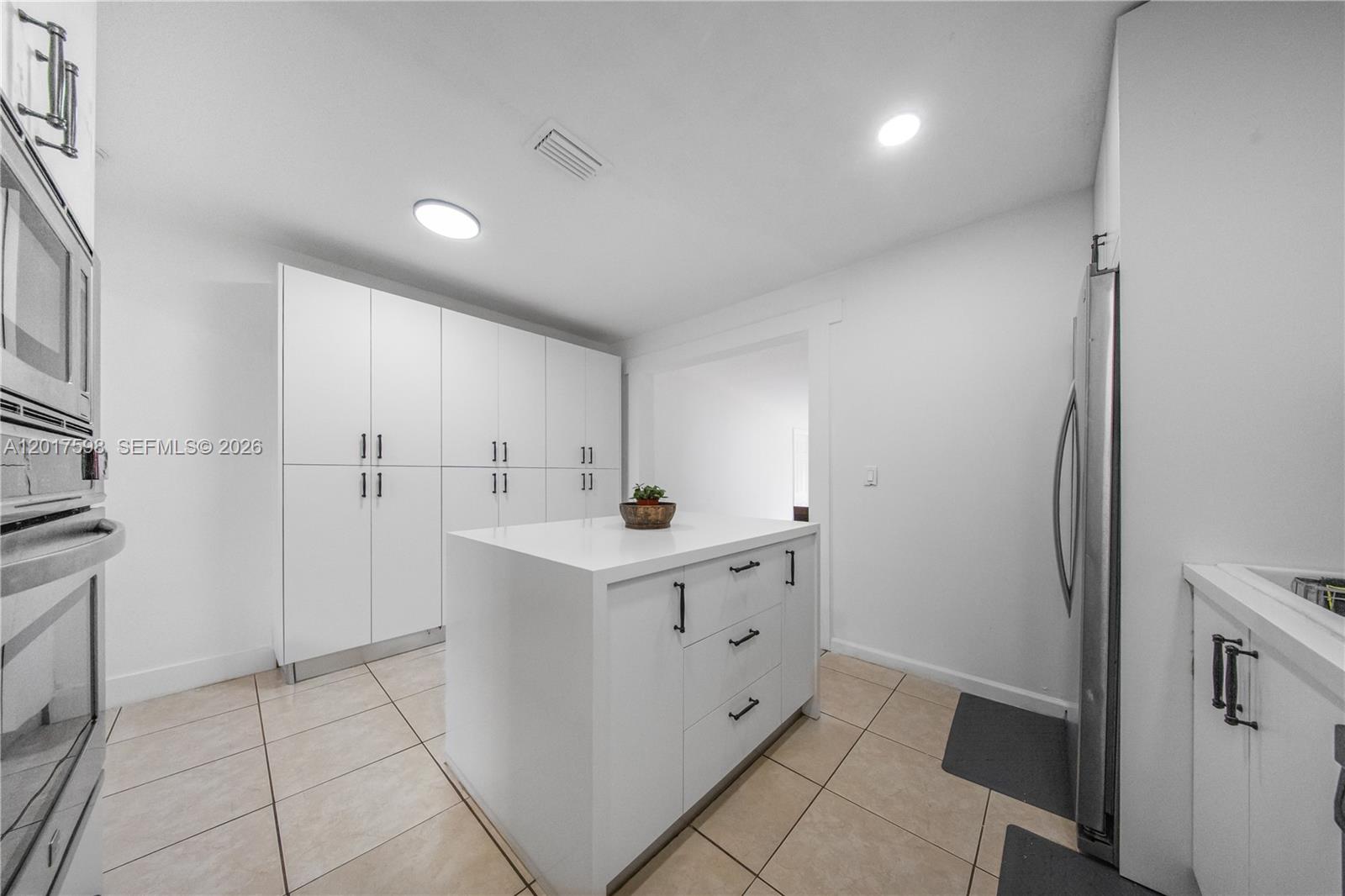 661 East 7th Street Hialeah, FL 33010 - Photo 12 of 52