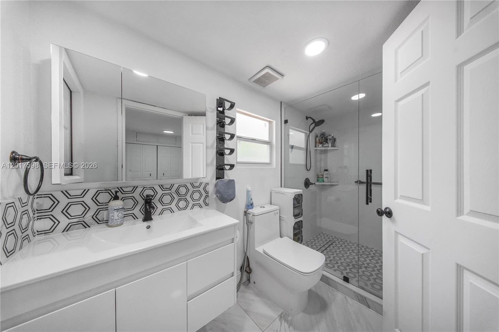 661 East 7th Street Hialeah, FL 33010 - Photo 18 of 52