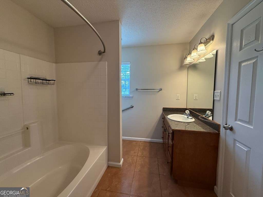 3749 Old Pine Road Valdosta, GA 31605 - Photo 13 of 24 a bathroom with a tub sink and mirror