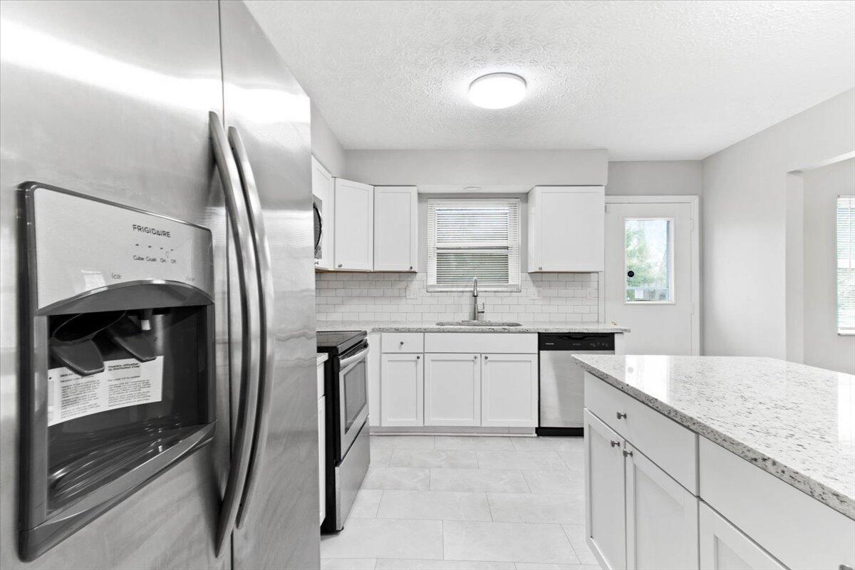 70 Timber Ridge Drive Pickerington, OH 43147 - Photo 13 of 38 13-Kitchen