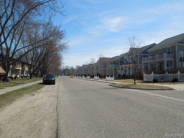 3142 Summers Road, Unit 3142 Keego Harbor, MI 48320 - Photo 17 of 17 4-4 026.jpg