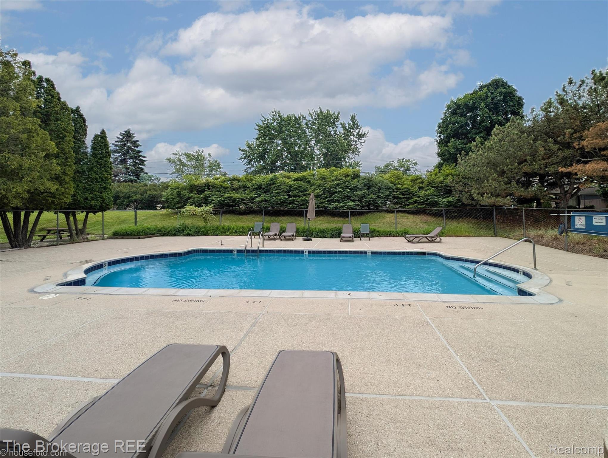 810 Plate Street, Unit 103 Rochester, MI 48307 - Photo 27 of 30 27-Housefoto_PXL_20250606_153734641.jpg