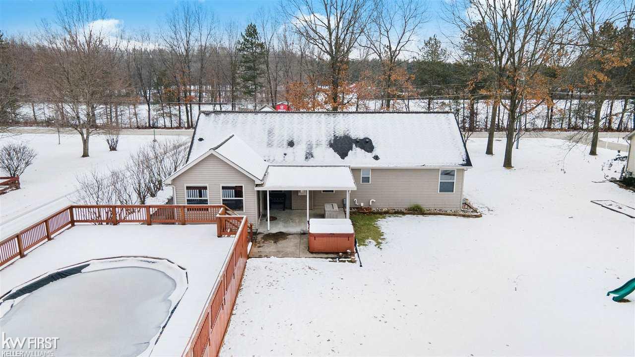 7063 Gillette Road Flushing, MI 48433 - Photo 34 of 42 50063418-33.JPG