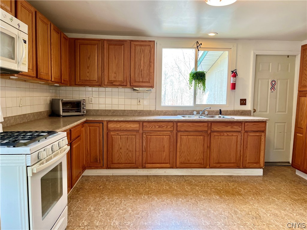 30 Cut Off Road Granby, NY 13069 - Photo 18 of 35