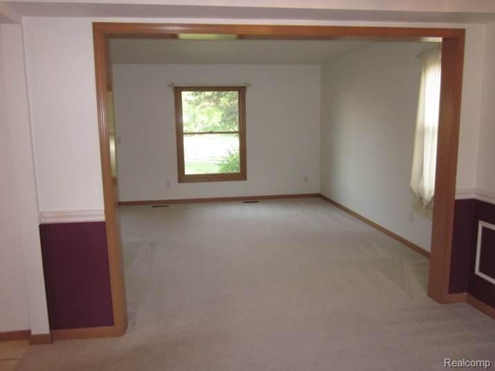 45184 Glengarry Road Canton, MI 48188 - Photo 4 of 20 lr.jpg