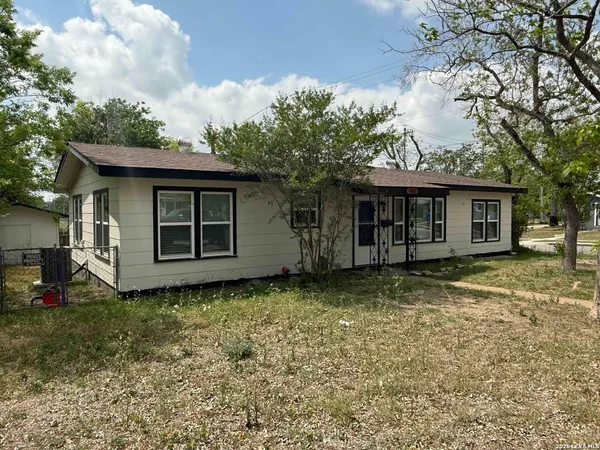 $339,900 | 903 East Walnut Street, Seguin, TX 78155