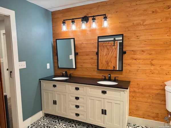 $339,900 | 903 East Walnut Street, Seguin, TX 78155