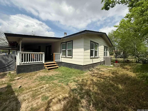 $339,900 | 903 East Walnut Street, Seguin, TX 78155