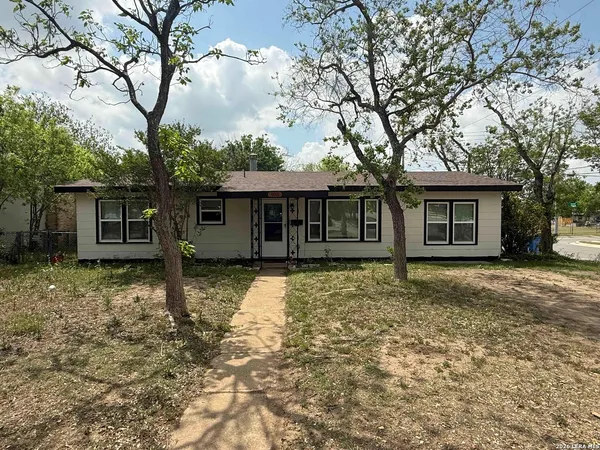 $339,900 | 903 East Walnut Street, Seguin, TX 78155