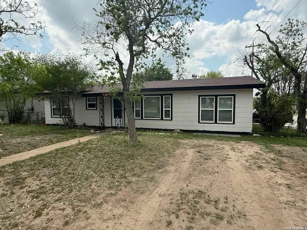 $339,900 | 903 East Walnut Street, Seguin, TX 78155
