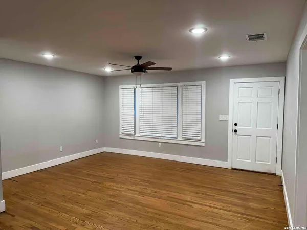 $339,900 | 903 East Walnut Street, Seguin, TX 78155