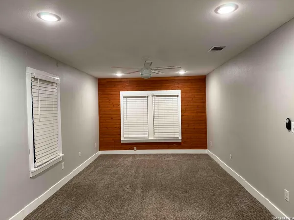 $339,900 | 903 East Walnut Street, Seguin, TX 78155