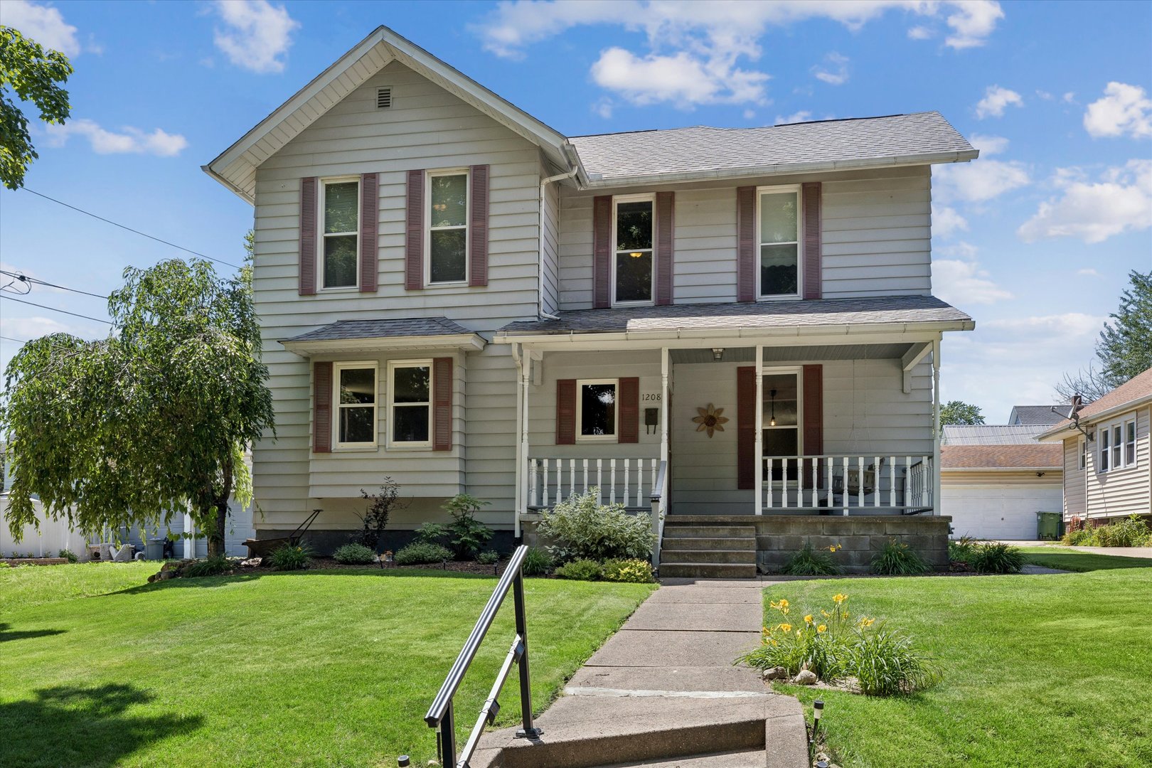 1208 South 7th Street Clinton, IA 52732 - Photo 1 of 40