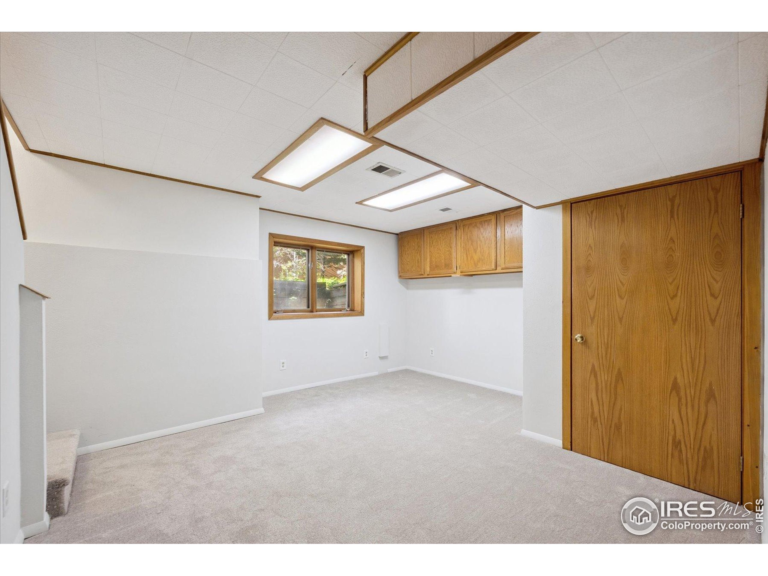 3330 34th Street Boulder, CO 80301 - Photo 23 of 32 a view of an empty room with a window