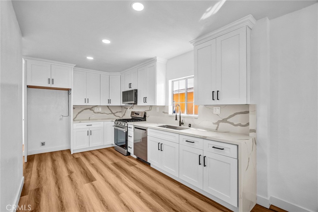 1200 South Castlegate Avenue Compton, CA 90221 - Photo 11 of 39 Kitchen