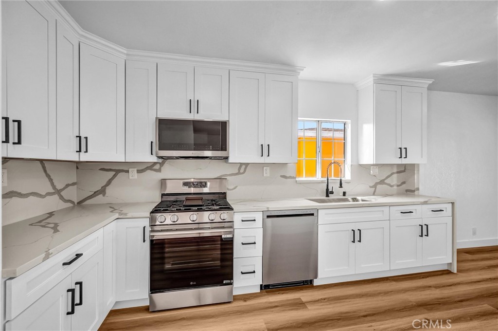 1200 South Castlegate Avenue Compton, CA 90221 - Photo 12 of 39 Kitchen
