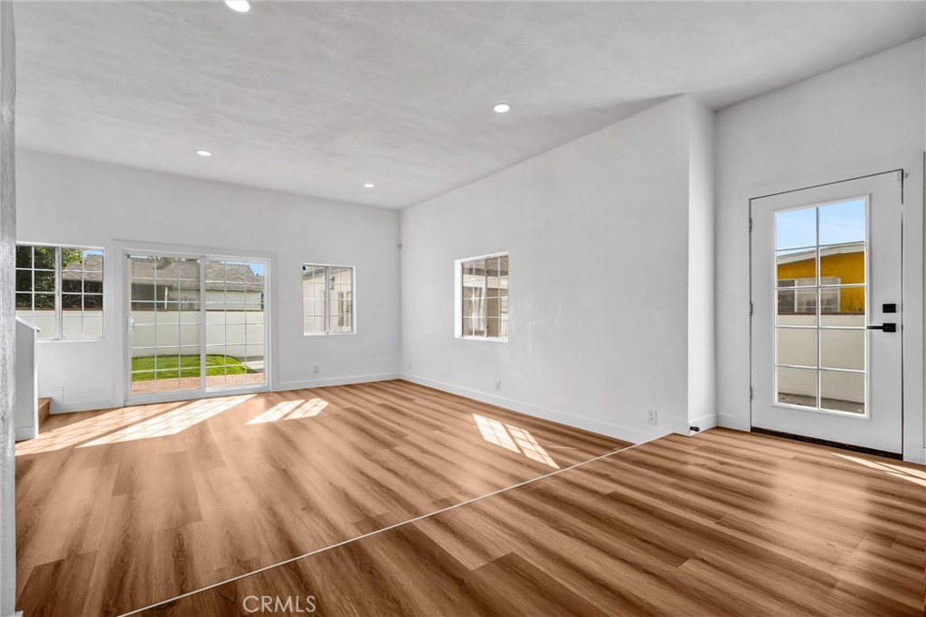 1200 South Castlegate Avenue Compton, CA 90221 - Photo 13 of 39 Living room