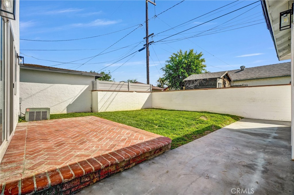 1200 South Castlegate Avenue Compton, CA 90221 - Photo 34 of 39 Backyard right view