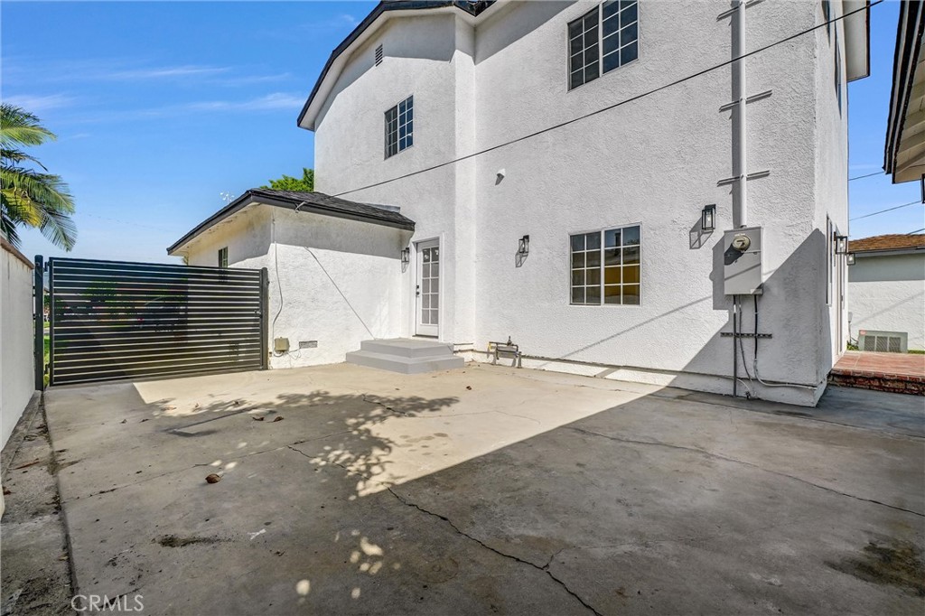1200 South Castlegate Avenue Compton, CA 90221 - Photo 37 of 39 Driveway