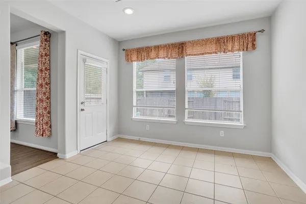 $1,950 | 26 Valewood Place, The Woodlands, TX 77384