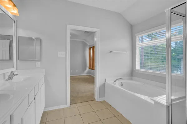 $1,950 | 26 Valewood Place, The Woodlands, TX 77384
