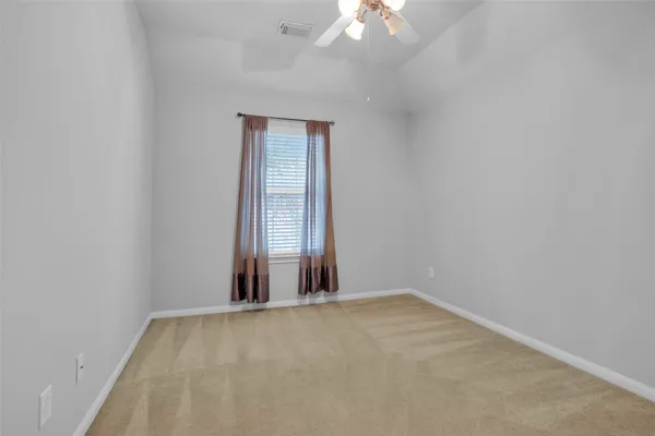 $1,950 | 26 Valewood Place, The Woodlands, TX 77384