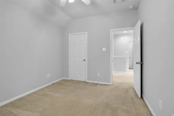 $1,950 | 26 Valewood Place, The Woodlands, TX 77384