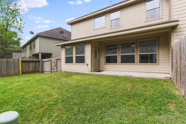 $1,950 | 26 Valewood Place, The Woodlands, TX 77384