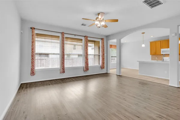 $1,950 | 26 Valewood Place, The Woodlands, TX 77384