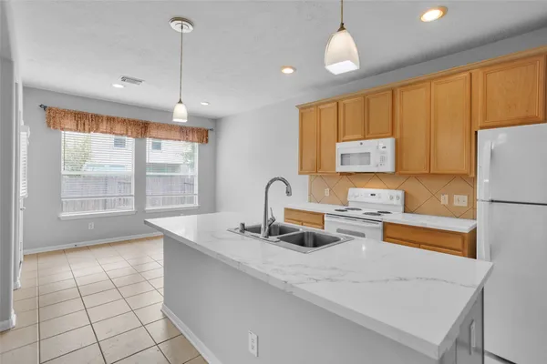 $1,950 | 26 Valewood Place, The Woodlands, TX 77384
