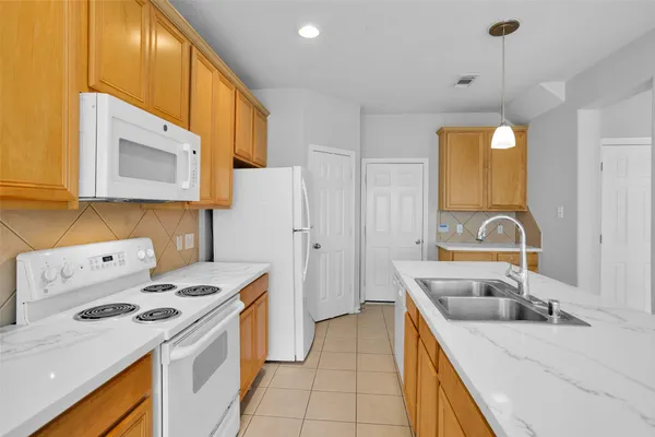 $1,950 | 26 Valewood Place, The Woodlands, TX 77384