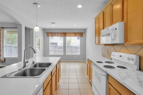 $1,950 | 26 Valewood Place, The Woodlands, TX 77384