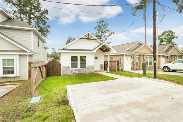 $1,349 | 16881 Glenheath Street, Montgomery, TX 77316