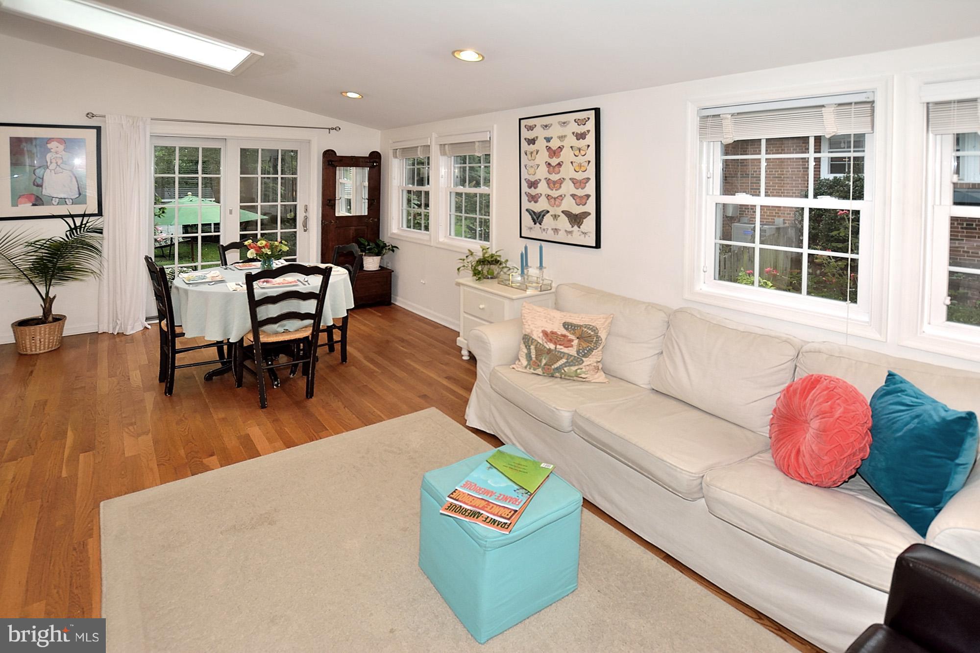 1123 Cameron Road Alexandria, VA 22308 - Photo 11 of 30 Sun Room with Vaulted Ceiling and Skyligt