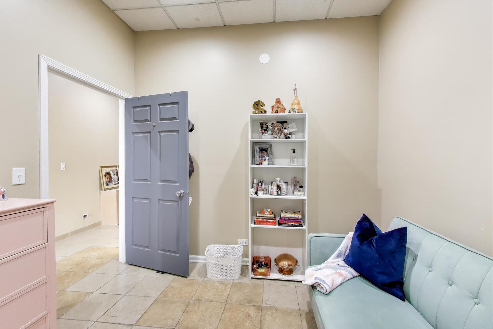 4346 North Pulaski Road, Unit C Chicago, IL 60641 - Photo 15 of 20 a living room with furniture