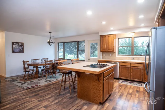 $1,175,000 | 5940 Southeast 4th Avenue, New Plymouth, ID 83655