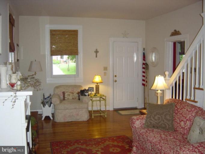 6508 Banbury Road Baltimore, MD 21239 - Photo 3 of 26 a living room with furniture and a table