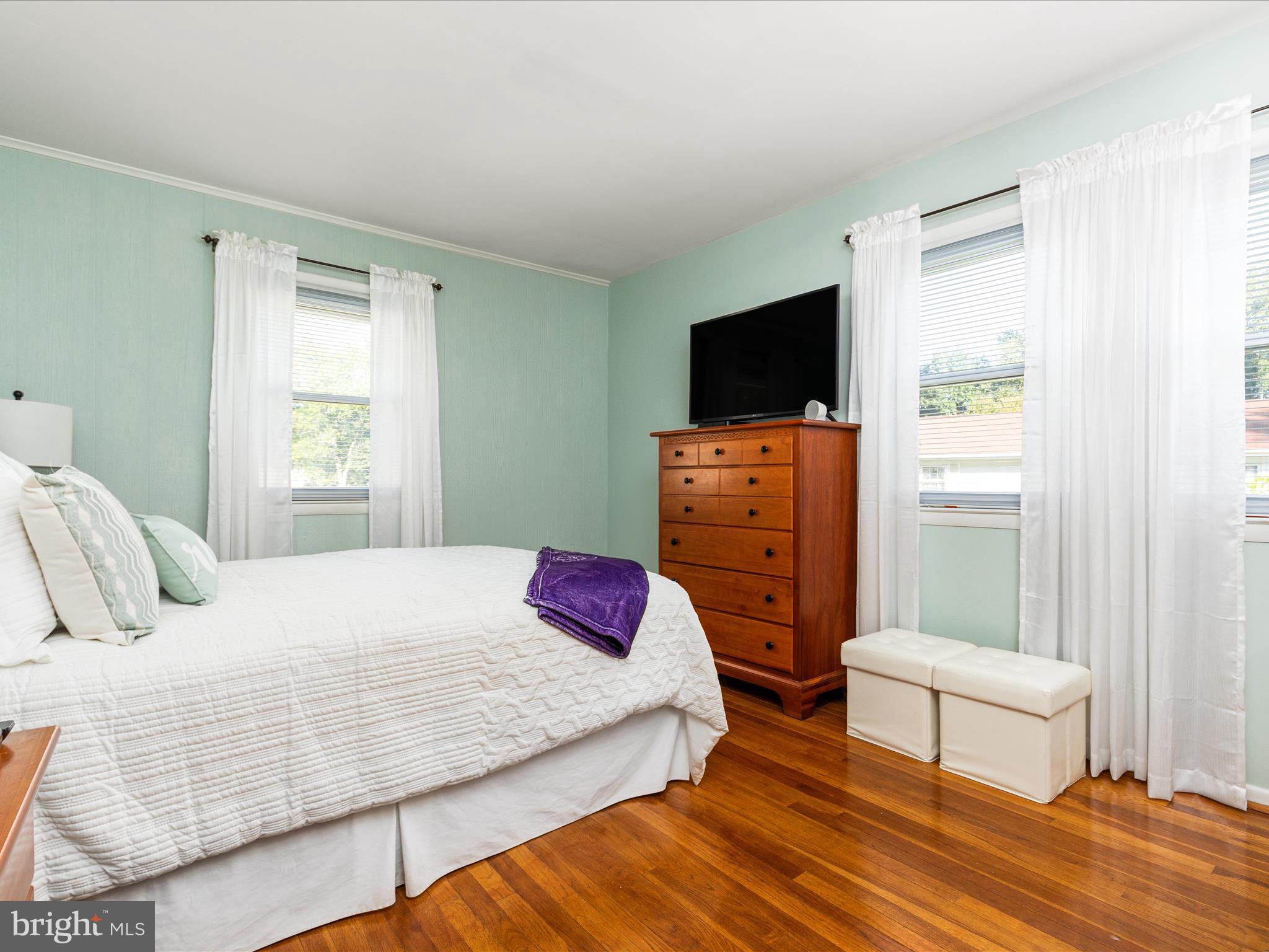 6434 Rives Court Springfield, VA 22150 - Photo 25 of 49 Primary Bedroom w/ hardwood floors