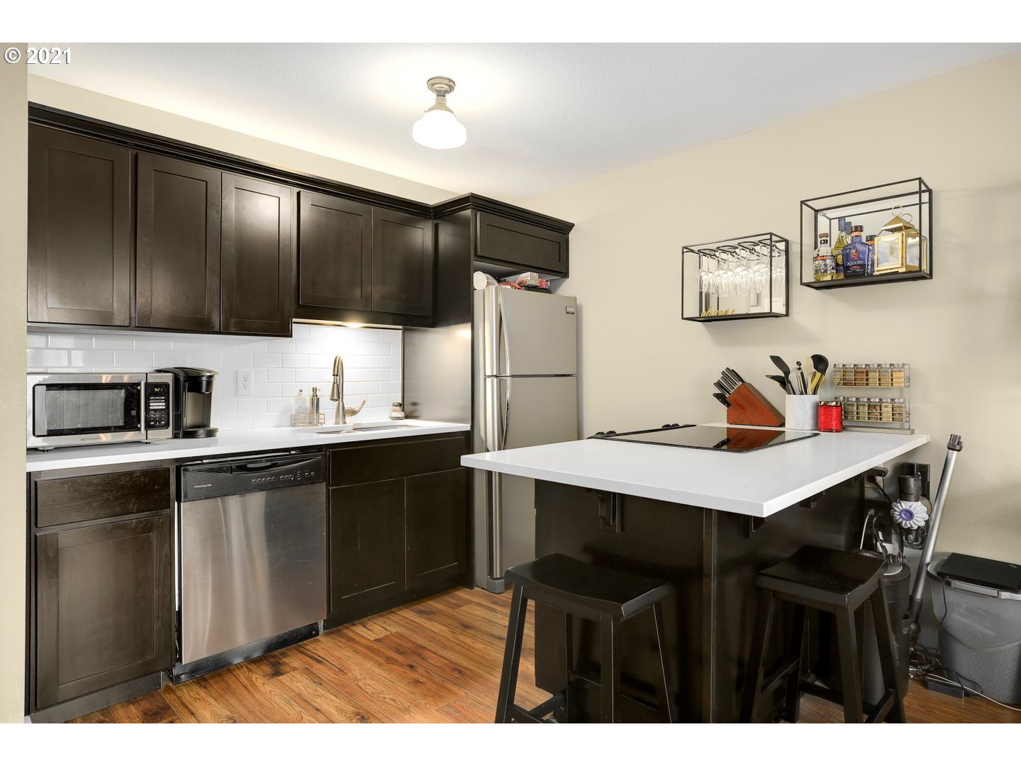 7748 Southwest Barnes Road, Unit G Portland, OR 97225 - Photo 7 of 25 Gallery Image 7