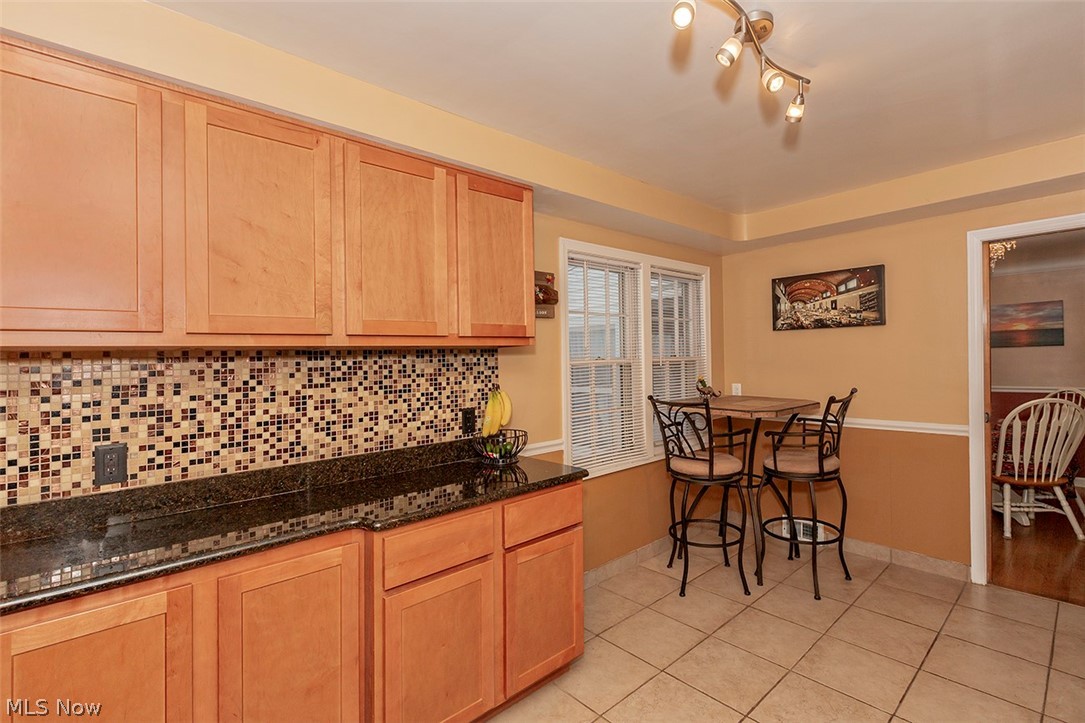 5004 Farnhurst Road Cleveland, OH 44124 - Photo 14 of 35