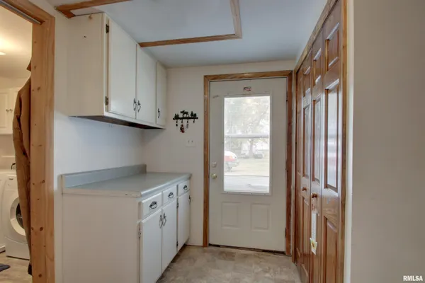 $180,000 | 903 West Jefferson Street, Pittsfield, IL 62363