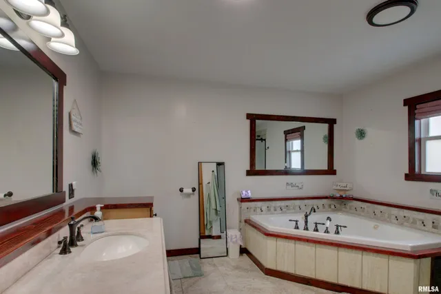 $190,000 | 903 West Jefferson Street, Pittsfield, IL 62363