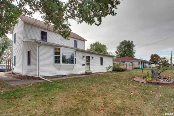 $180,000 | 903 West Jefferson Street, Pittsfield, IL 62363