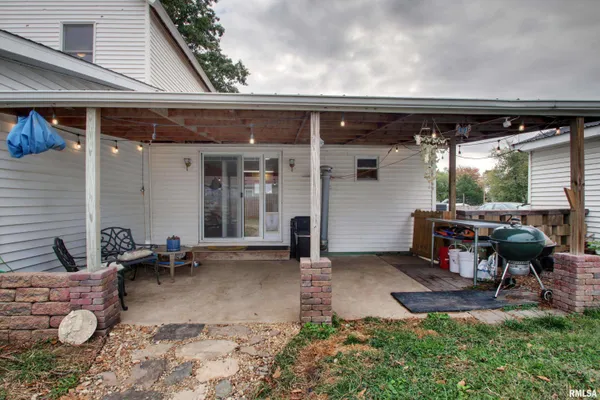 $180,000 | 903 West Jefferson Street, Pittsfield, IL 62363