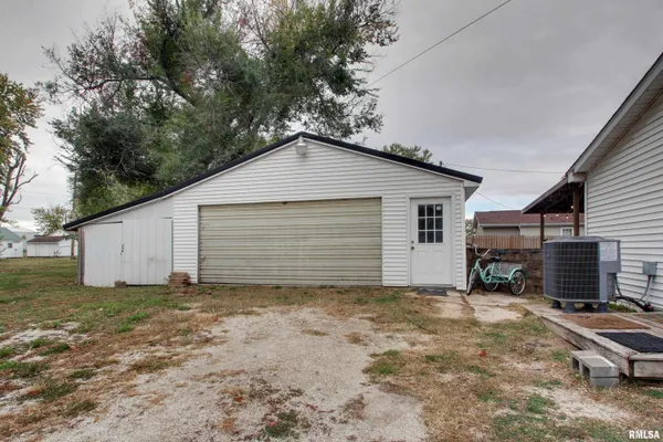 $180,000 | 903 West Jefferson Street, Pittsfield, IL 62363