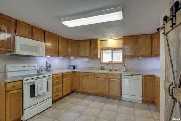 $180,000 | 903 West Jefferson Street, Pittsfield, IL 62363