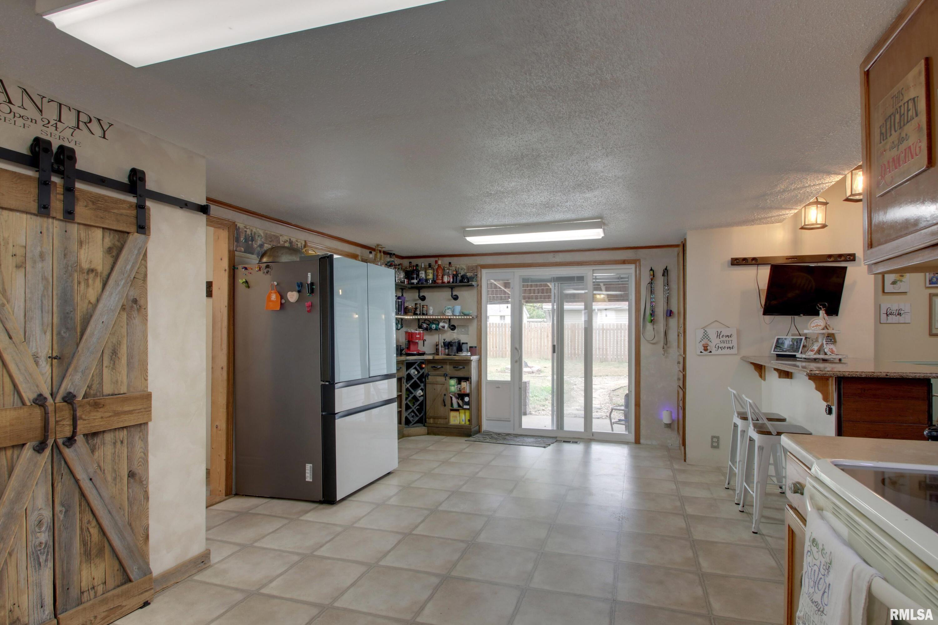 903 West Jefferson Street Pittsfield, IL 62363 - Photo 4 of 28