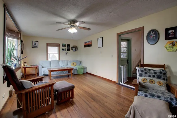 $180,000 | 903 West Jefferson Street, Pittsfield, IL 62363