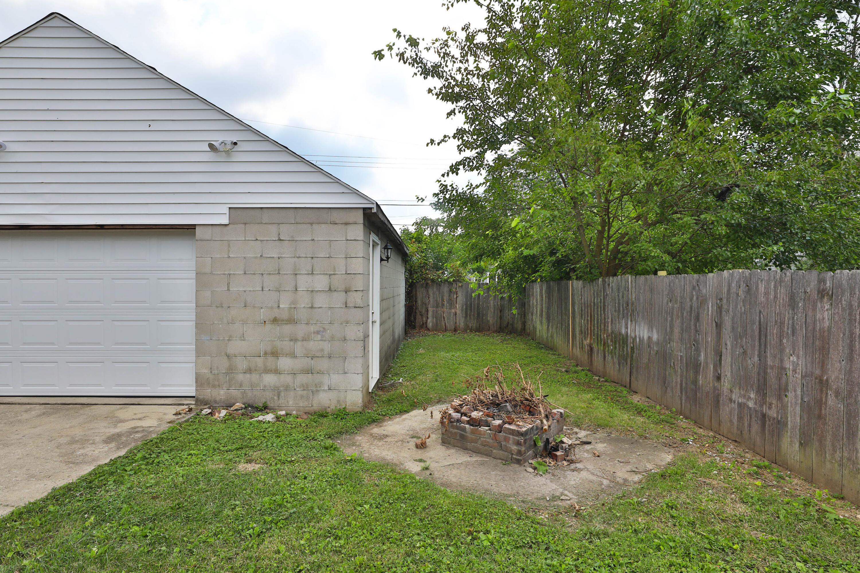 2518 Howey Road Columbus, OH 43211 - Photo 30 of 31 F76F41F3-1303-44FF-9359-0DF9ADD9454C