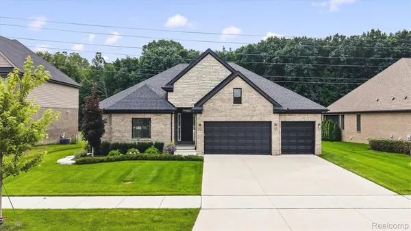 $669,000 | 53908 Lawson Creek Drive, Utica, MI 48316